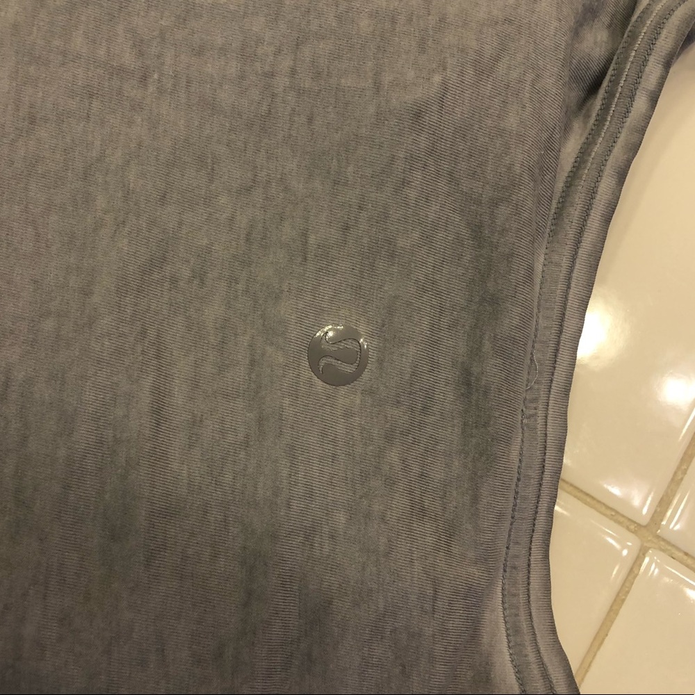 Lululemon short sleeve gray tee. Size 6